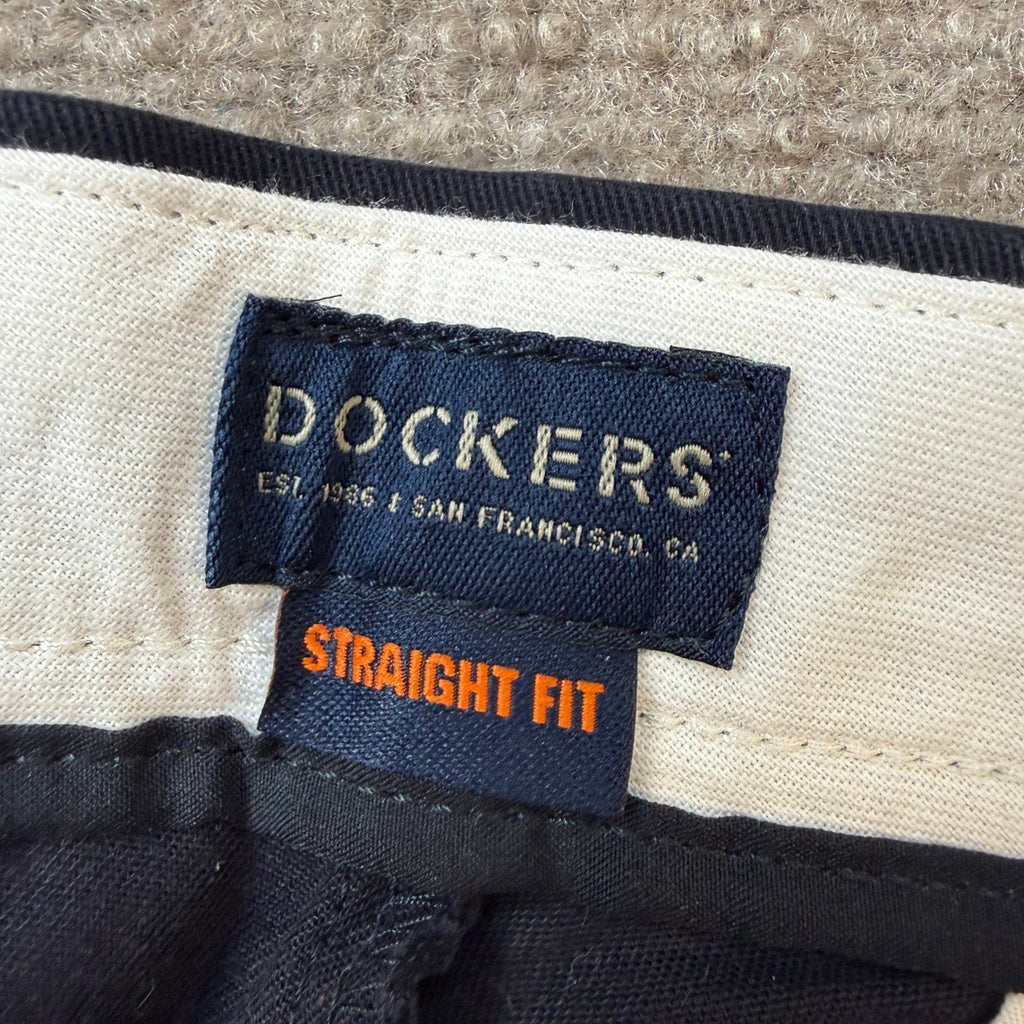NWT Dockers Easy Khaki Mens 33x30 Navy Straight Fit Flat Front Pants