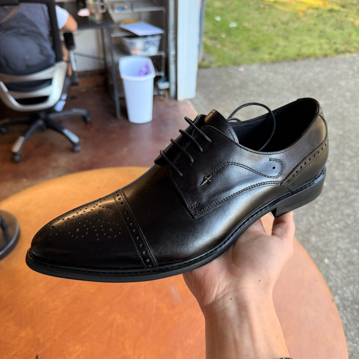Santimon Mens US 9.5 Black Leather Pointed Toe Brogues Derby Lace Up Dress Shoes