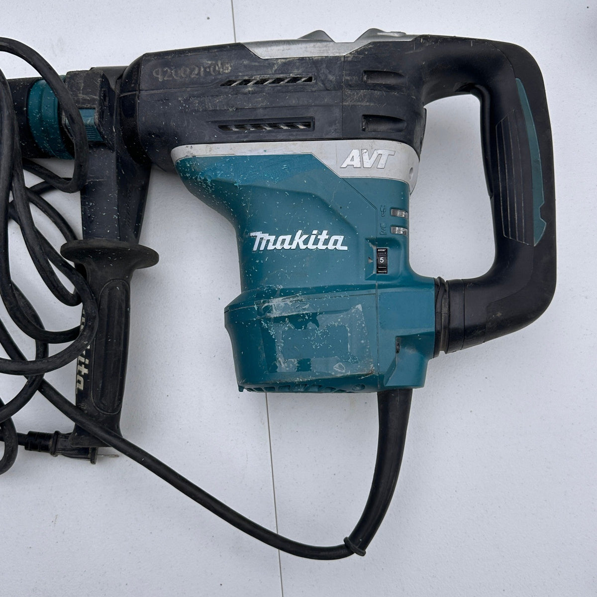 Makita HR4013C 1‑9/16" SDS‑MAX AVT Rotary Hammer Drill With Damaged Hard Case