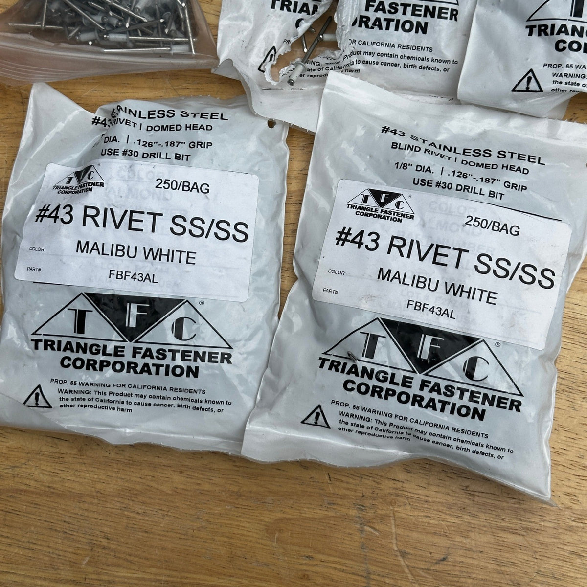 Pack of 1000 Triangle Fastener #43 FBF43AL Malibu White Blind Rivet 1/8"