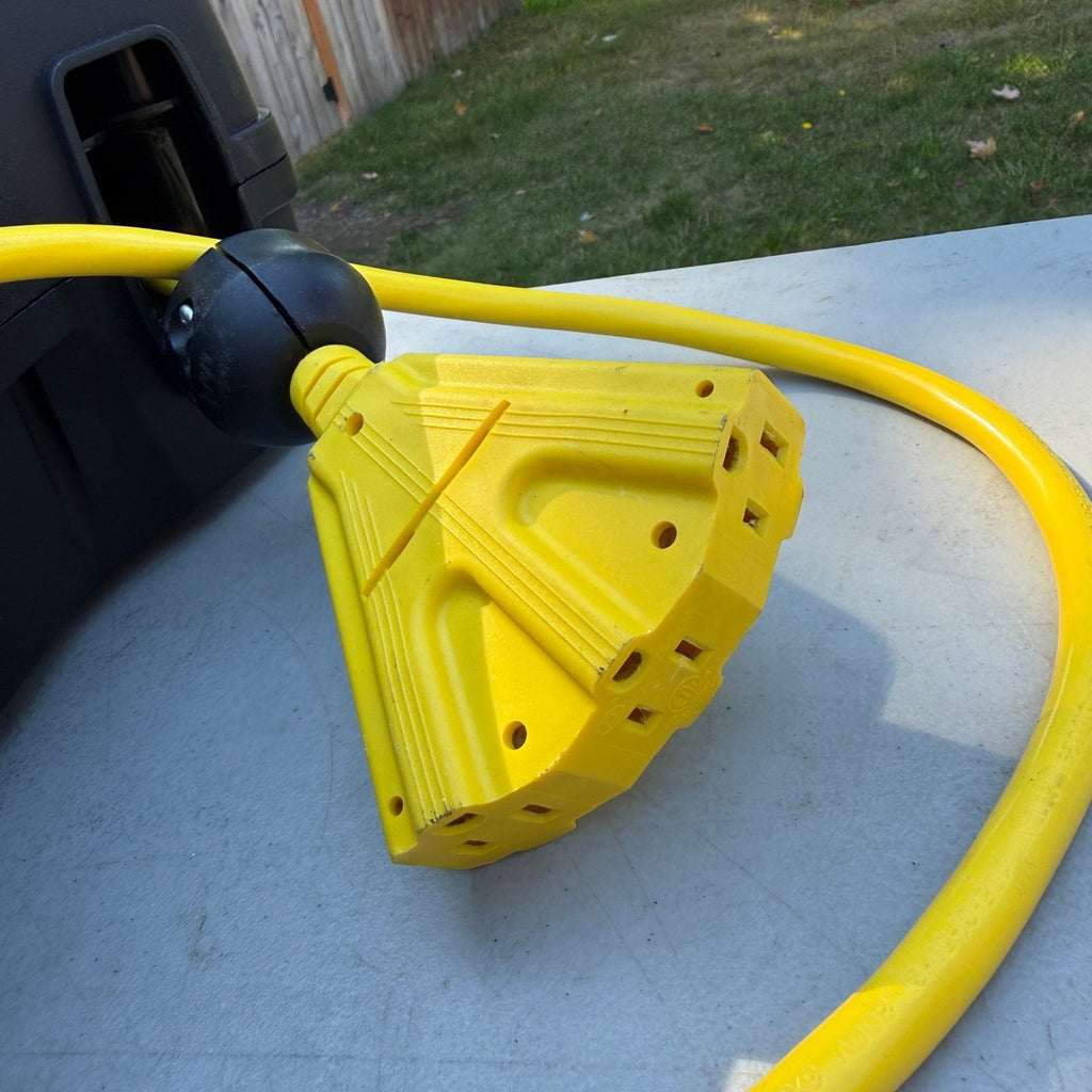 LumaPro Retractable Cord Reel 443P47A 40ft 12 AWG Connector 125VAC