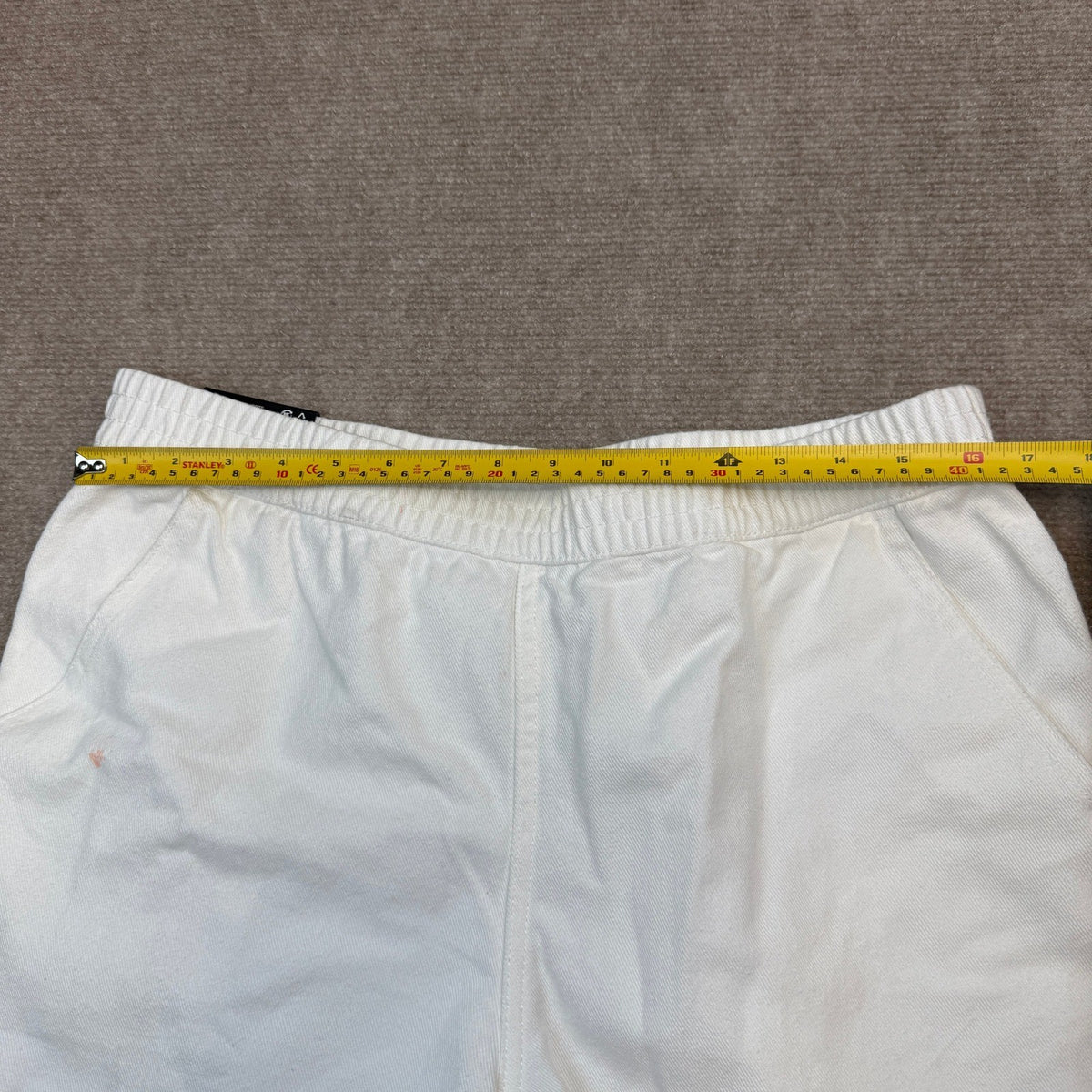 H&M Divided Women's M White Regular Waist Casual Shorts w/ MINOR STAINS