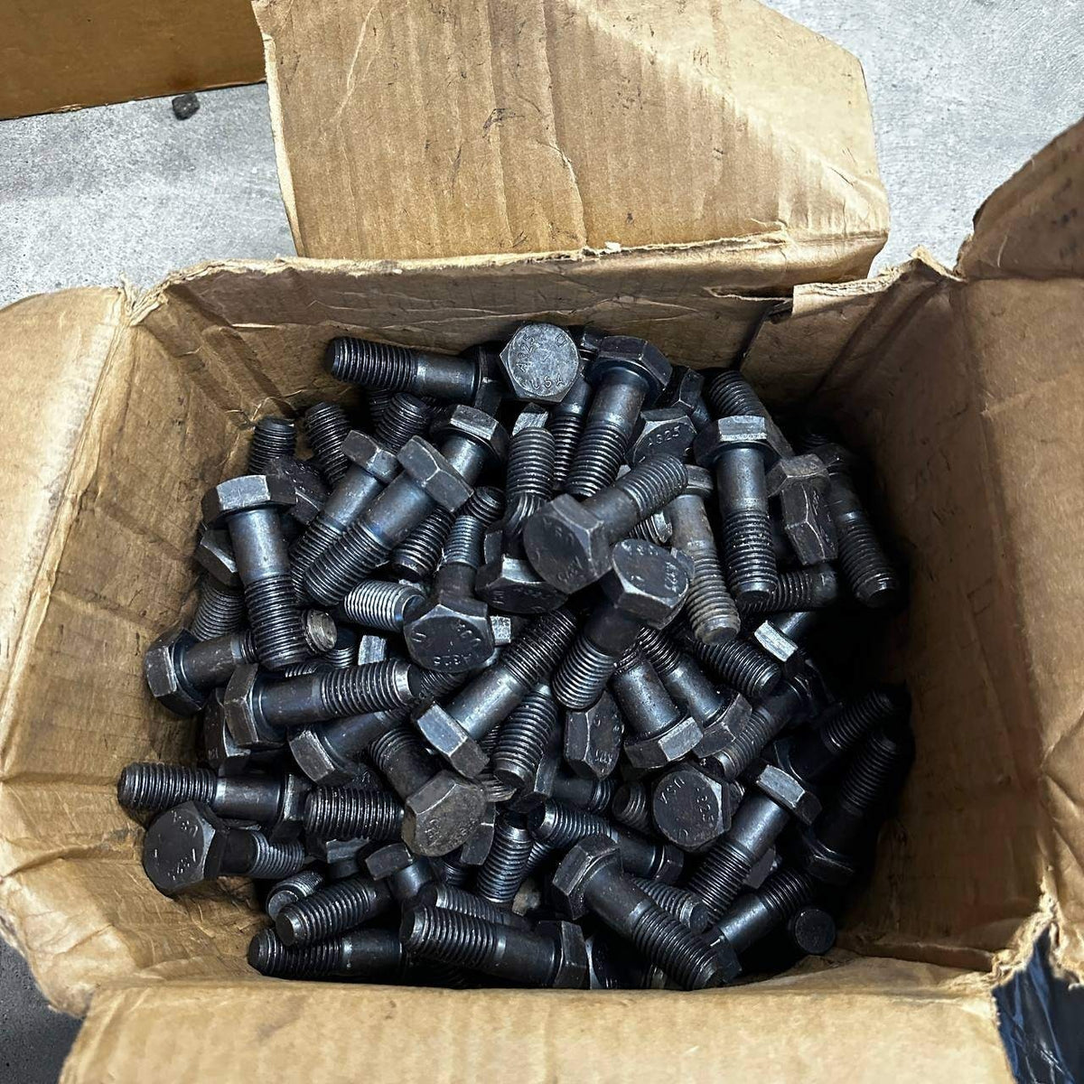 Pack of 233 3/4" x 2 1/2"  A325 Structural Heavy Hex Bolts w/ Shank, Black