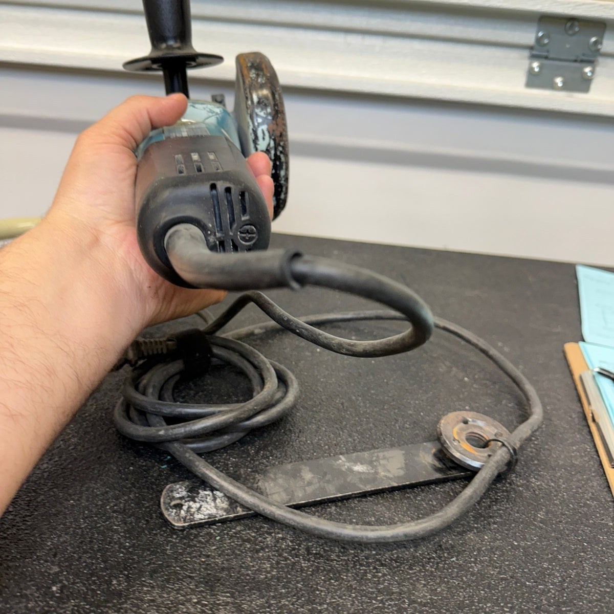 Makita 9554NB 4-1/2" Angle Grinder 6 Amp 10000 RPM Corded