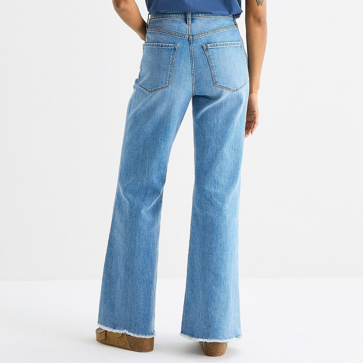 MSRP $54 A.N.A Womens 14 Med Paragon Mid Rise Relaxed Flare Leg Jeans
