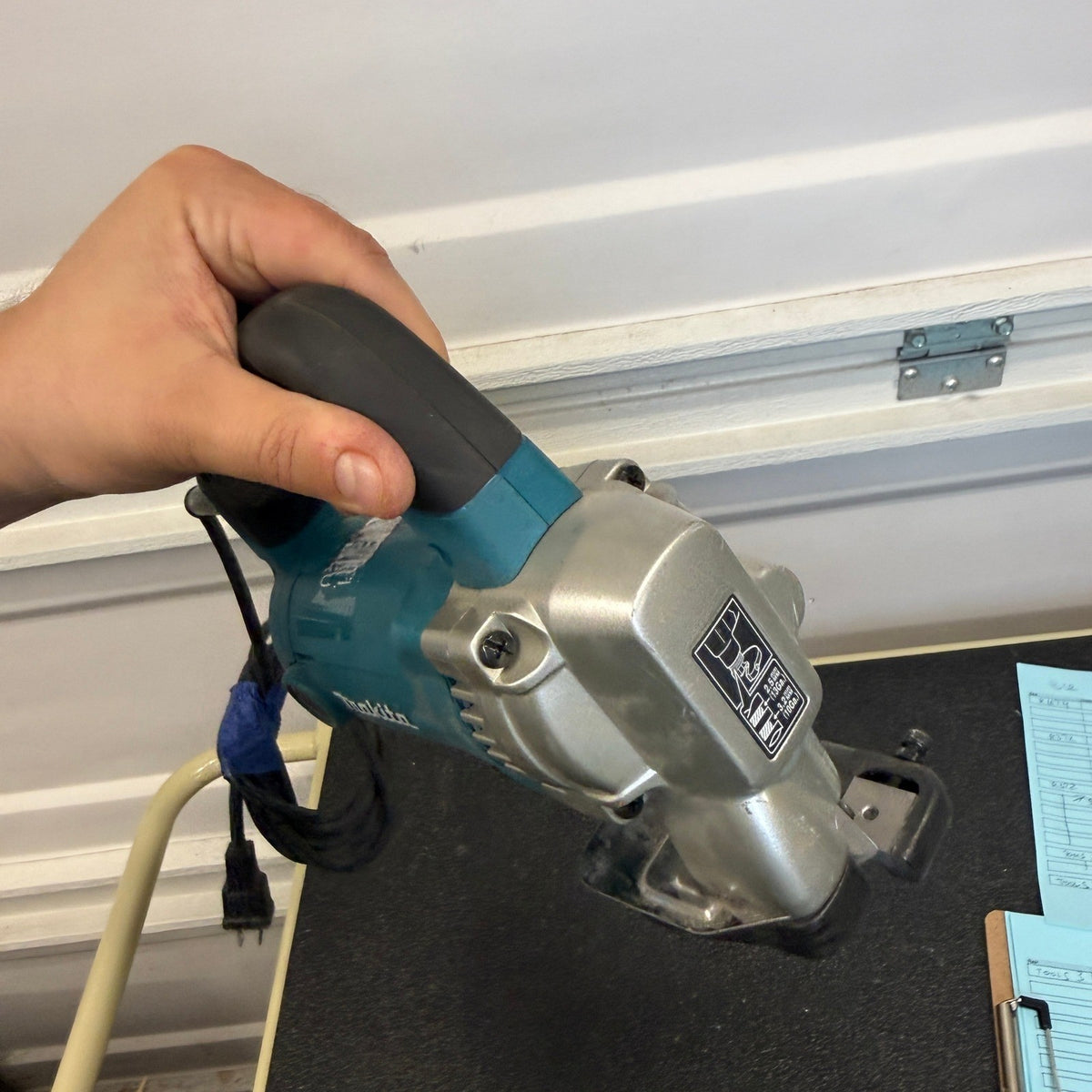 Makita JS3201 Electric Metal Shear 10 Gauge Sheet Cutter, Corded