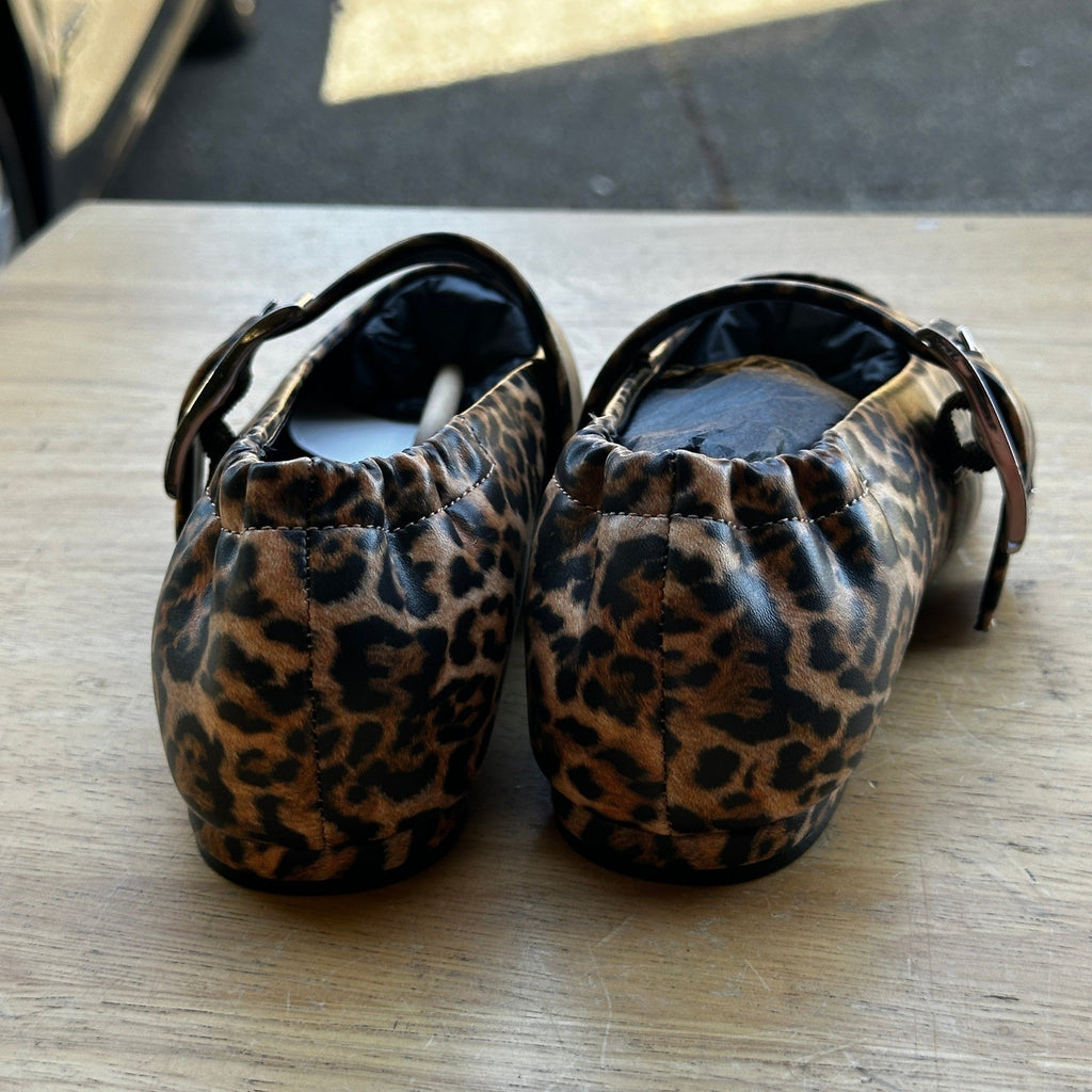 DKNY Cormic Women's US 6 Leopard Print Ballet Flat with Buckle