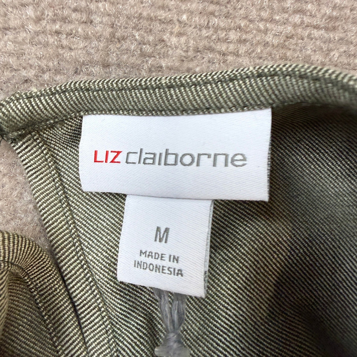 MSRP $44 Liz Claiborne Womens M Olive Grove Round Neck Elbow Sleeve Crop Top