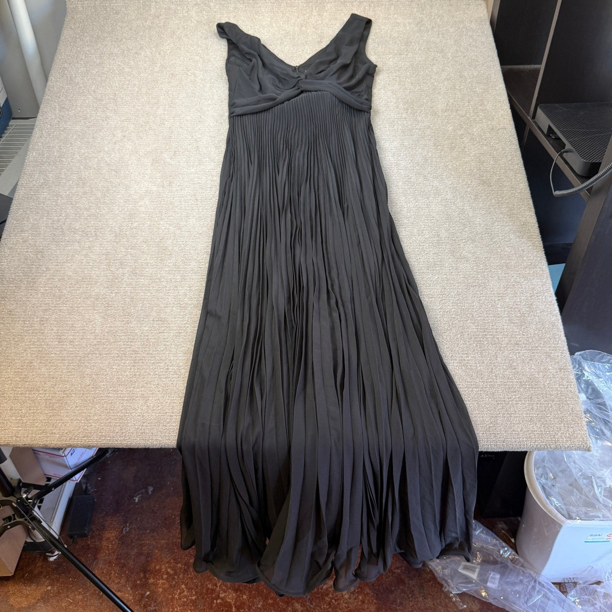 NWT Melonie T Women's 8 Black Twist V Neck Sleeveless Evening Gown