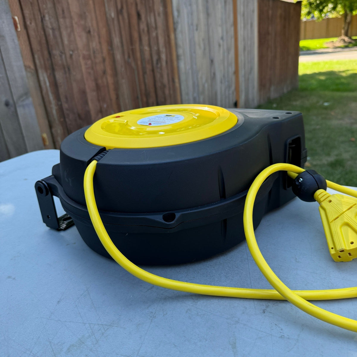 LumaPro Retractable Cord Reel 443P47A 40ft 12 AWG Connector 125VAC
