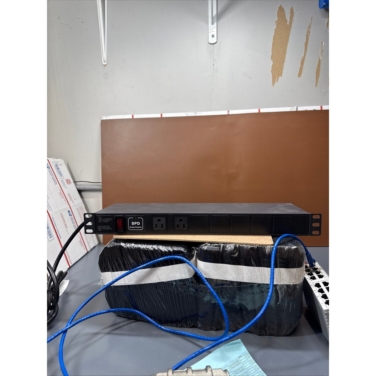 L-com RP00023 19" Rackmount PDU 12 Outlets 15A Basic Surge