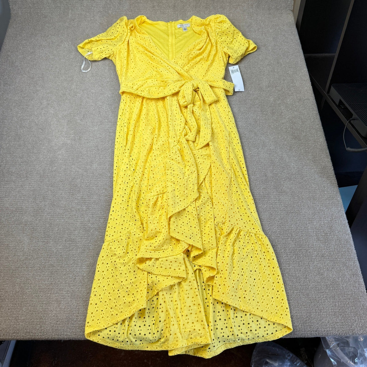 MSRP $89 London Style Women's 10 Snapdragon Yellow Midi Dress V Neck Short