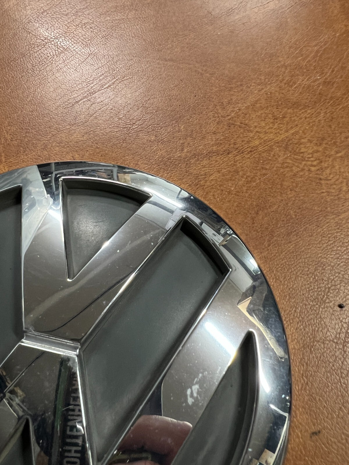 VW Volkswagen Touareg 2004 Rear Hatch Center Emblem OEM