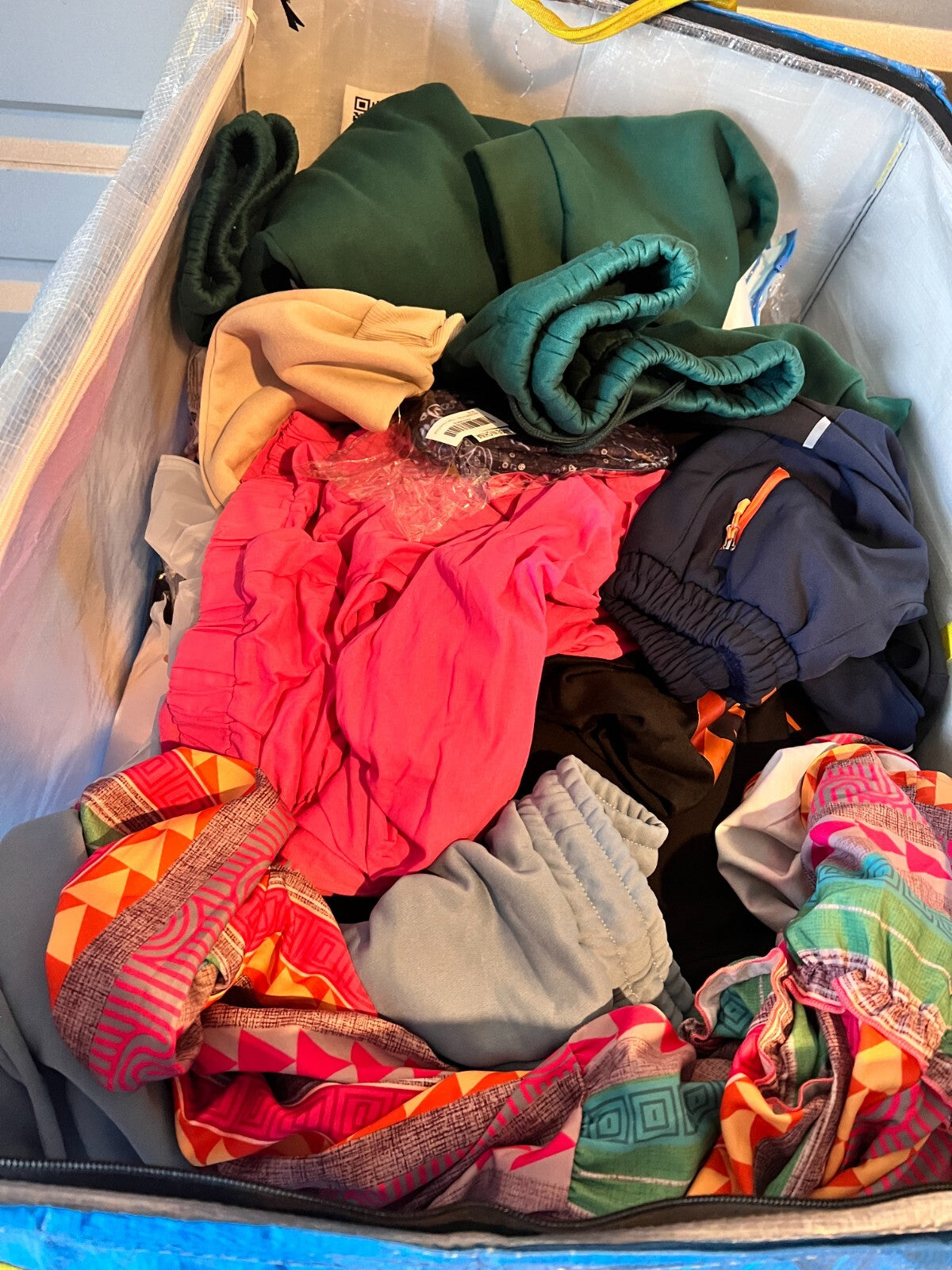 Amazon Liquidation Wholesale Overstock Returns Mixed Lot CLOTHES \ SHOES