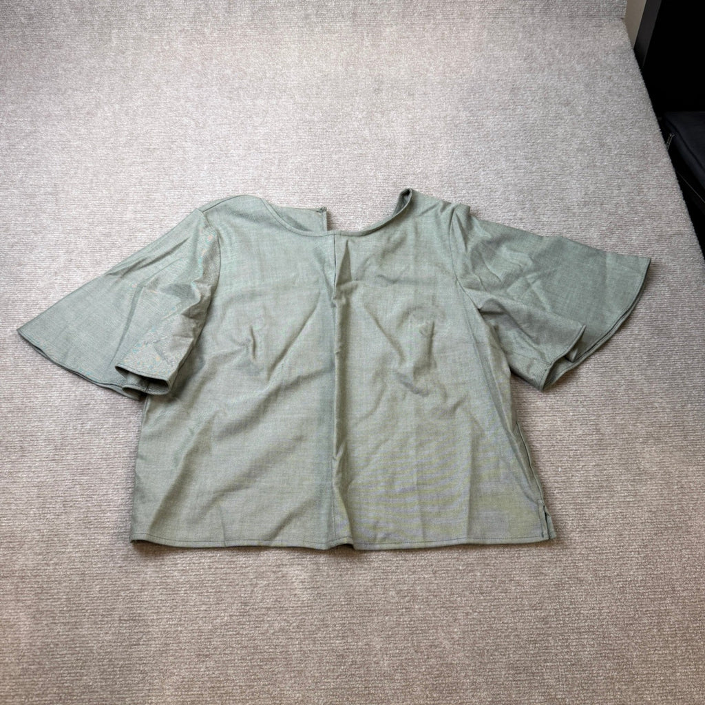 MSRP $44 Liz Claiborne Womens M Olive Grove Round Neck Elbow Sleeve Crop Top