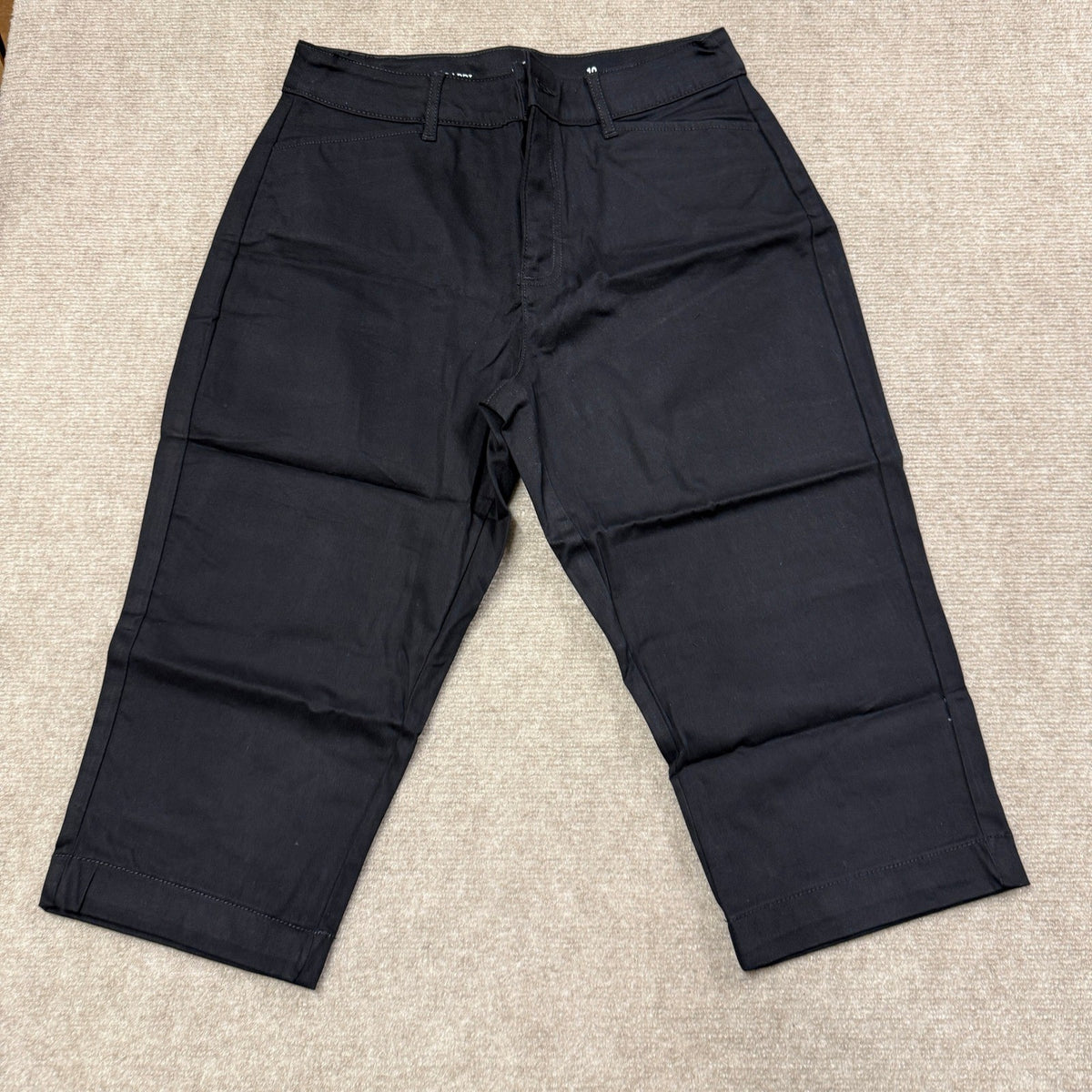 St. John's Bay Women's 10 Black Secretly Slender Mid Rise Capri Pants
