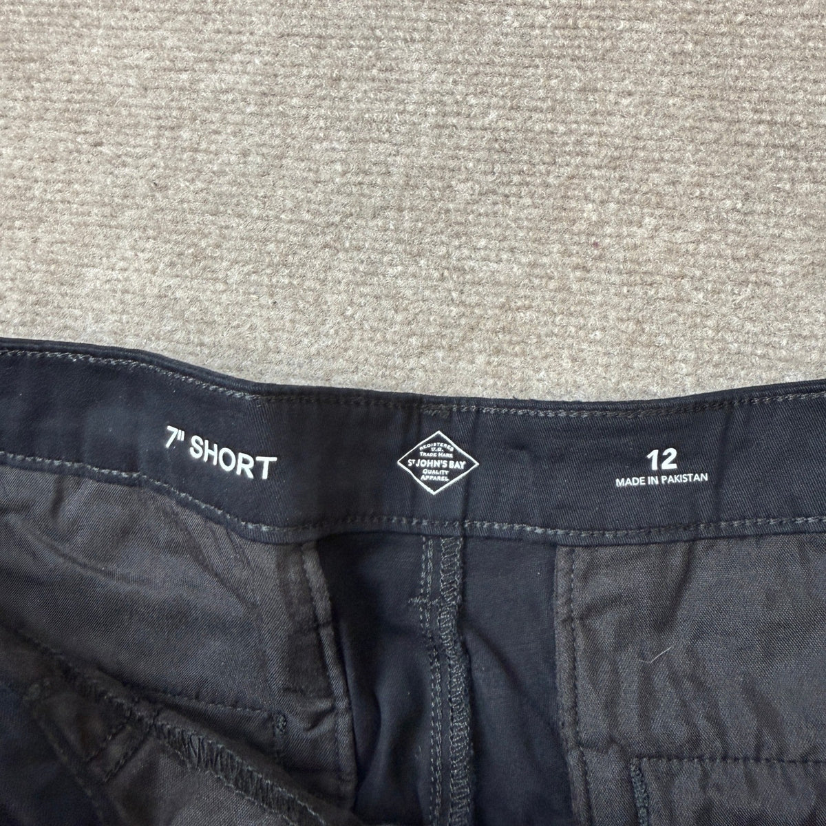 MSRP $32 St. John's Bay Womens 12 Black 7" Mid Rise Easy Fit Shorts