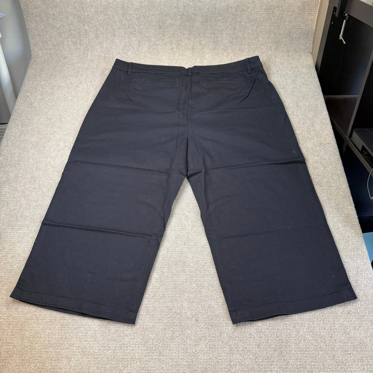 MSRP $58 Liz Claiborne Women's 22W Black Wide Leg Mid Rise Cropped Pants