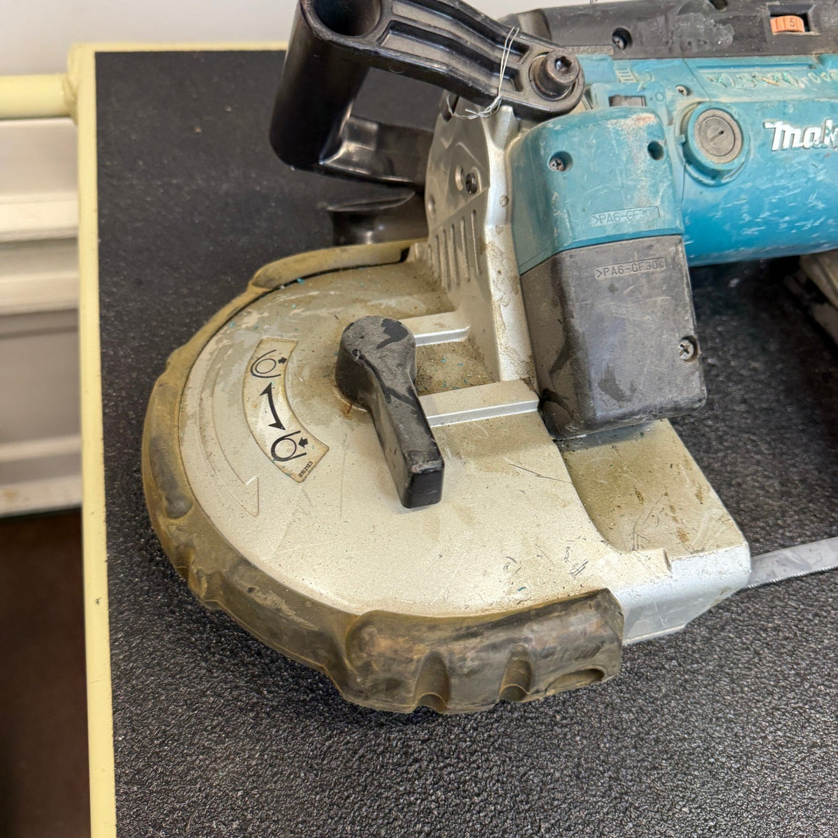 Makita 2107F Portable Band Saw 6.5Amp Corded 120v