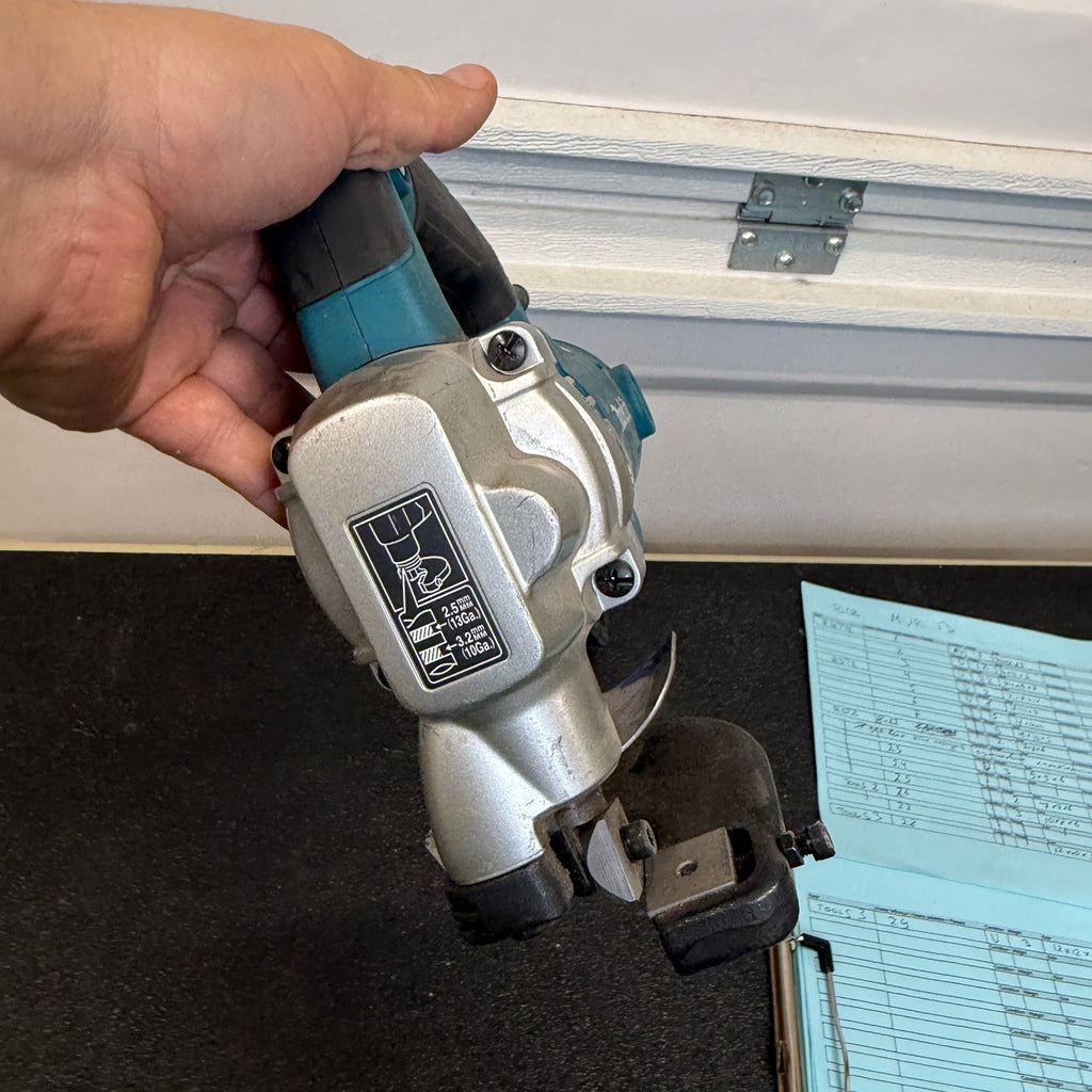 Makita JS3201 Electric Metal Shear 10 Gauge Sheet Cutter, Corded