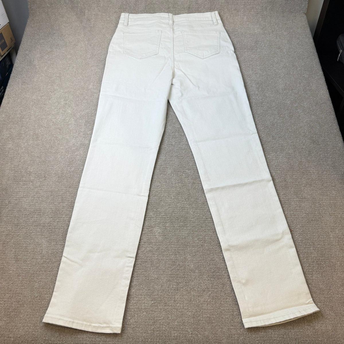 MSRP $58 Liz Claiborne Lana Womens 10 Tall White High Rise Straight Leg Jeans