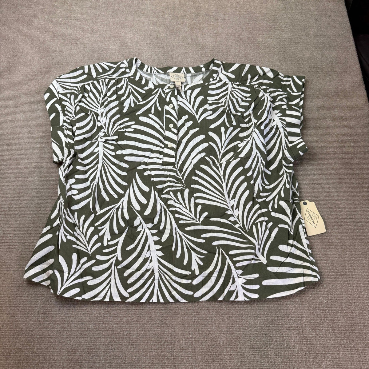 MSRP $38 St. John's Bay Womens XXL Oregano Palms Short Sleeve Blouse Round Neck