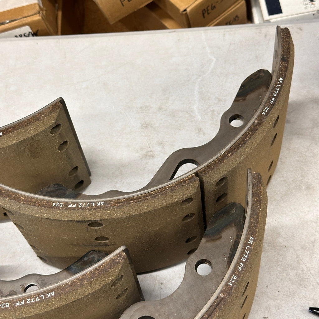 Genuine Isuzu 5-87832132-0 Rear Brake Shoe Kit GM 97761529