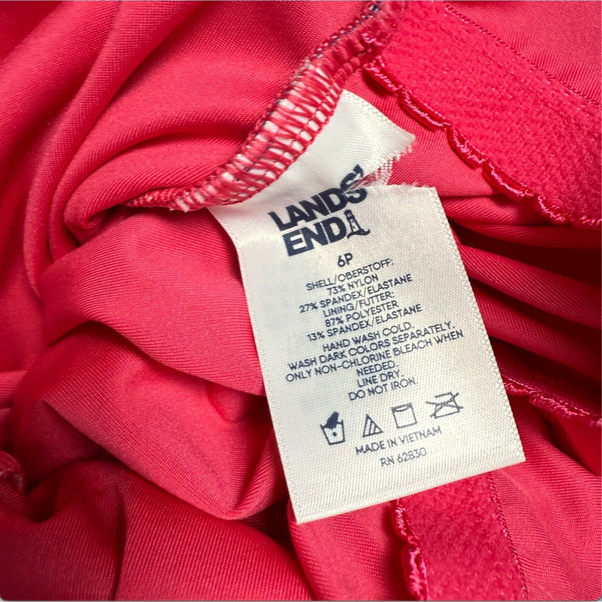 Lands' End Women's 6 Petite One Piece Scoop Neck Softcup Tugless Swimsuit Pink