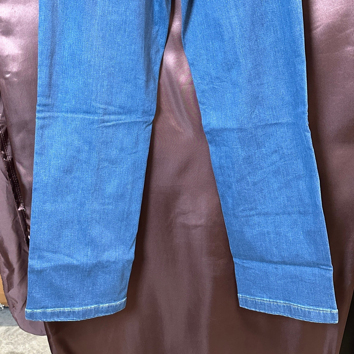 Denim & Co. Women's Medium Wash Sz 10 Adaptive Front Seam Jean Wheelchair Fit C