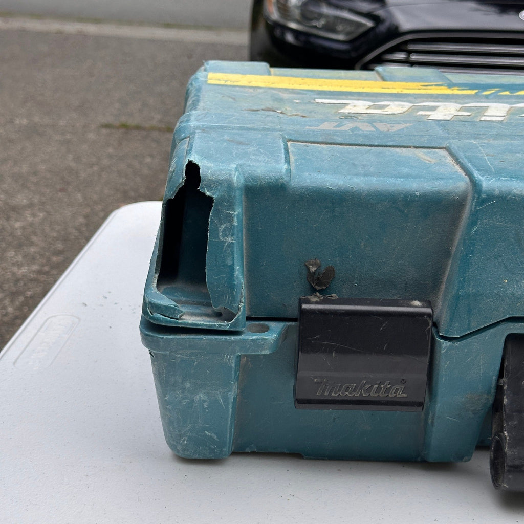 Makita HR4013C 1‑9/16" SDS‑MAX AVT Rotary Hammer Drill With Damaged Hard Case