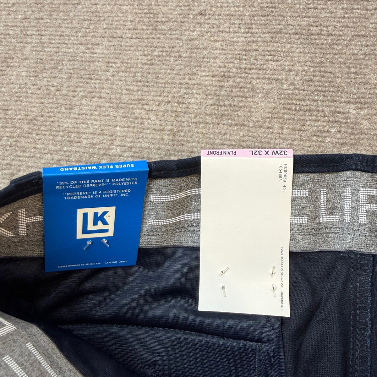 MSRP $80 Haggar HC80059 Life Khaki Men's 32x32 Dark Navy Slim Fit Chino Pants