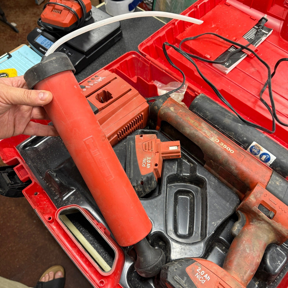 Hilti ED3500 Cordless Adhesive Epoxy Dispenser Set w/ 2 Batteries, Charger, Hard