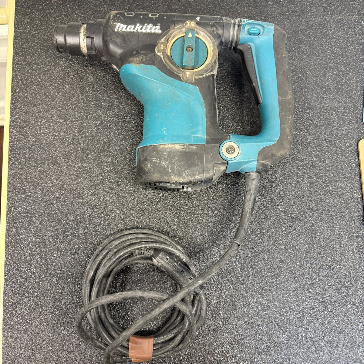 Makita HR2811F 1‑1/8'' SDS‑PLUS Rotary Hammer 7 AMP, Corded