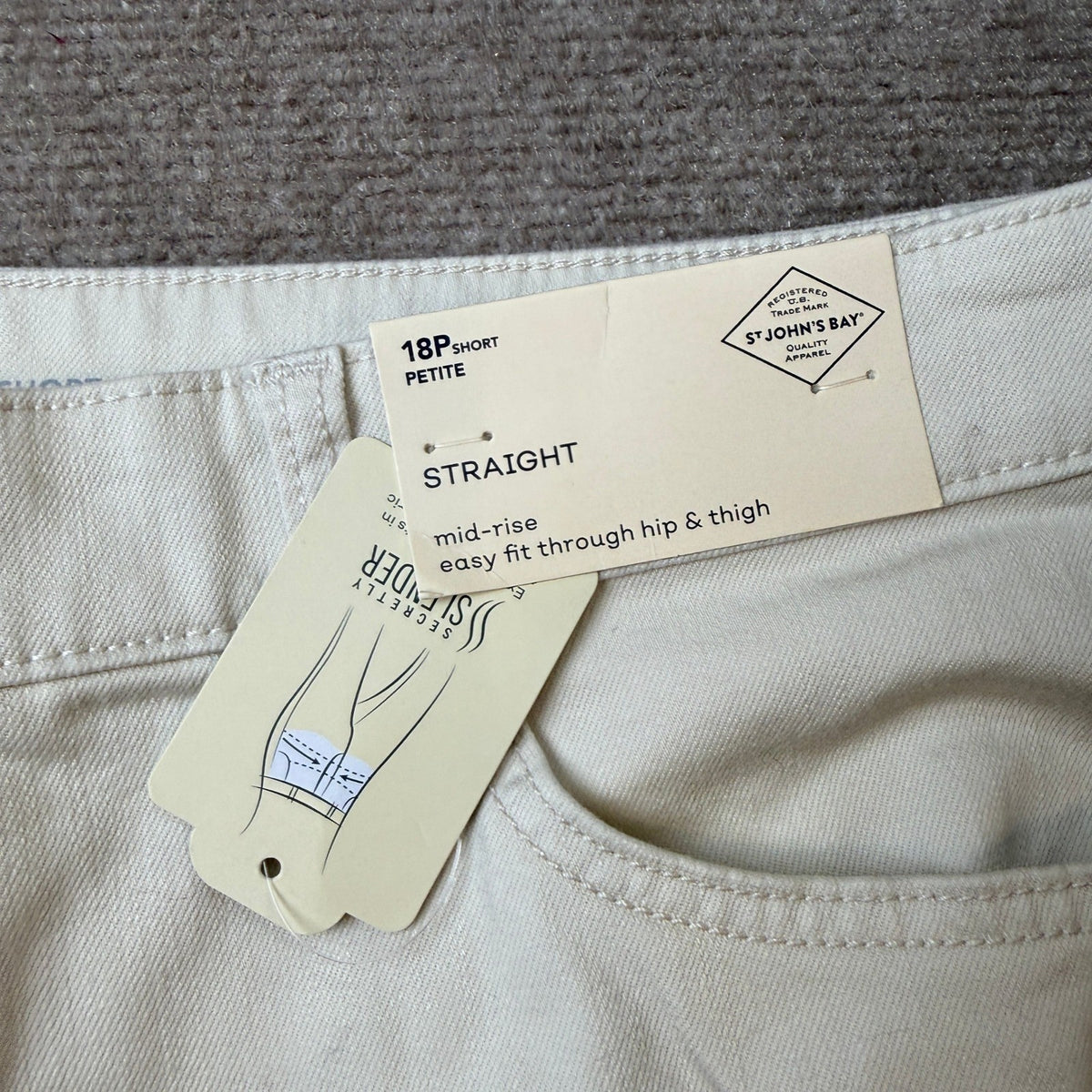 MSRP $44 St. John's Bay Womens 18P Short Birch Straight Leg Jeans Mid Rise