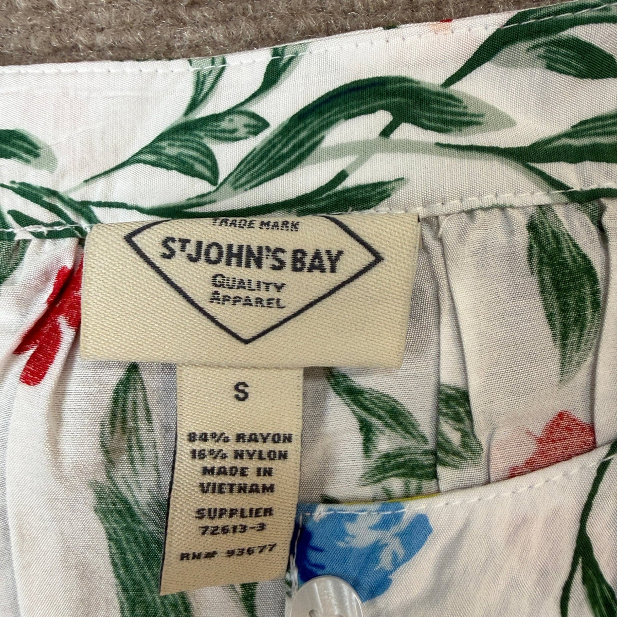 MSRP $44 St. John's Bay Womens S Multi Floral Split Crew Neck Blouse 3/4 Sleeve