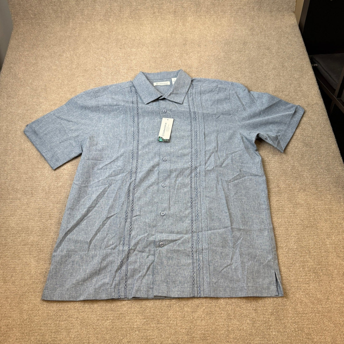 MSRP $60 Cubavera Chambray Mens L Dress Blues Pintuck Button Down Shirt Short