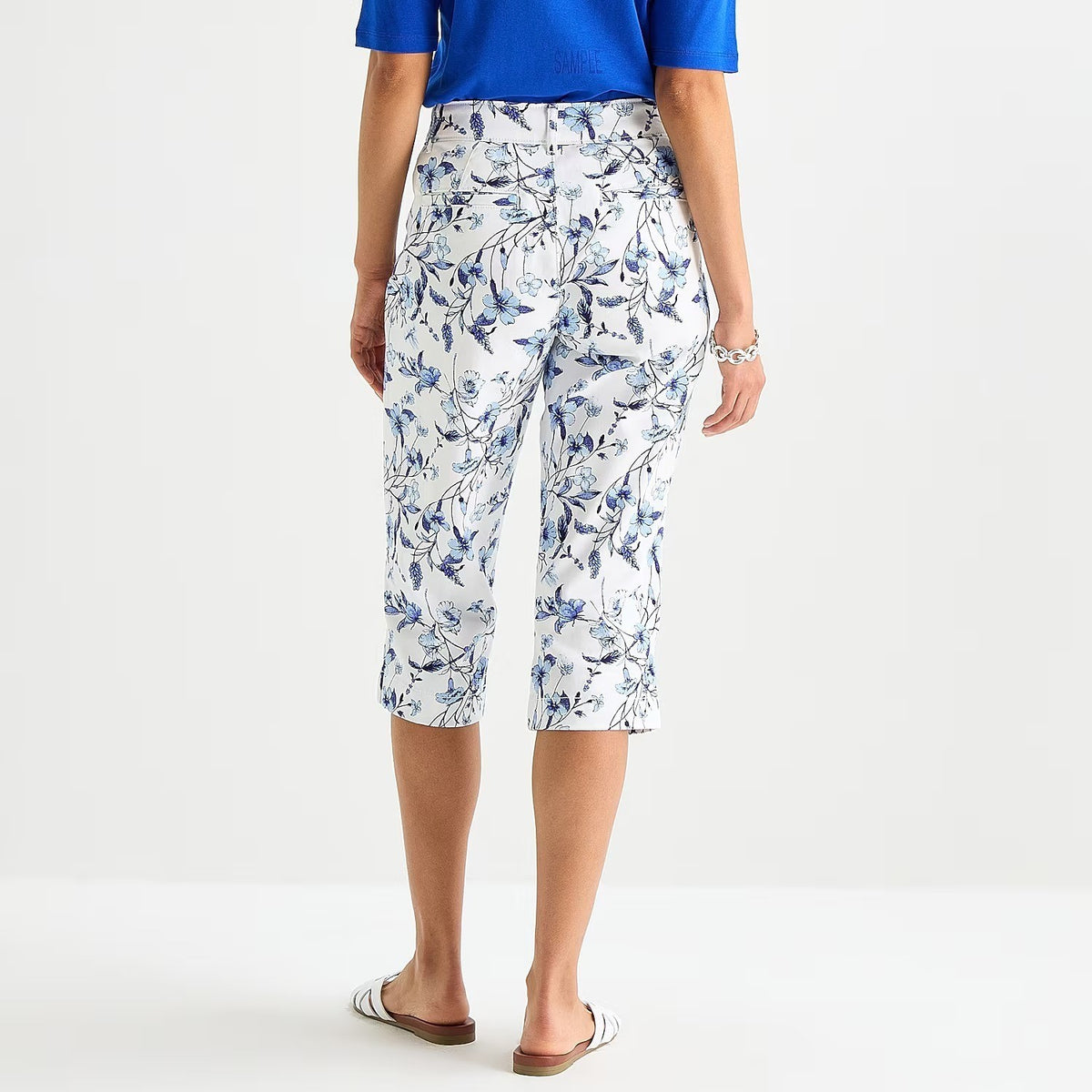 MSRP $38 St. John's Bay Womens 4 White Multi Floral Capri Pants Secretly Slender