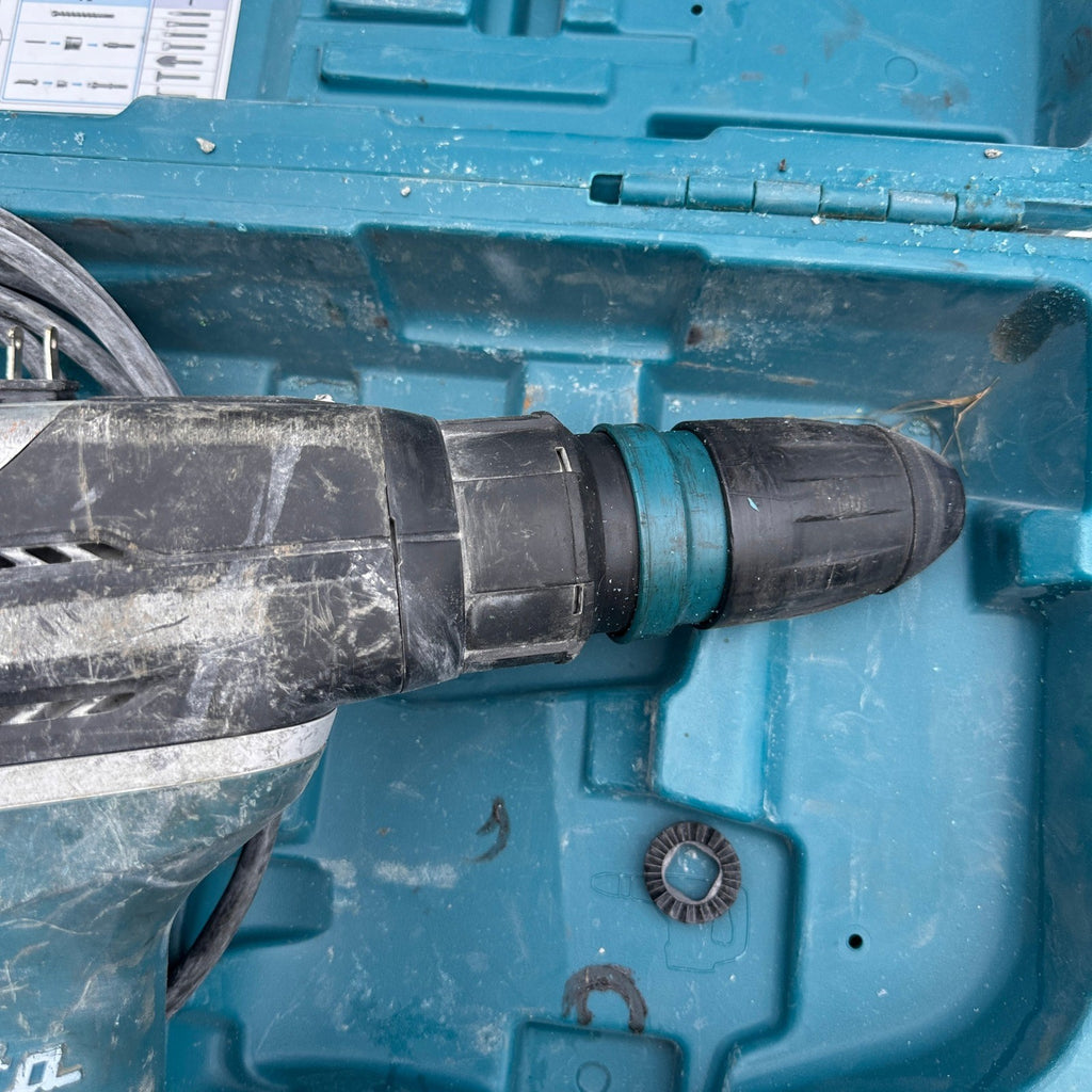 Makita HR4013C 1‑9/16" SDS‑MAX AVT Corded Rotary Hammer with Hard Case
