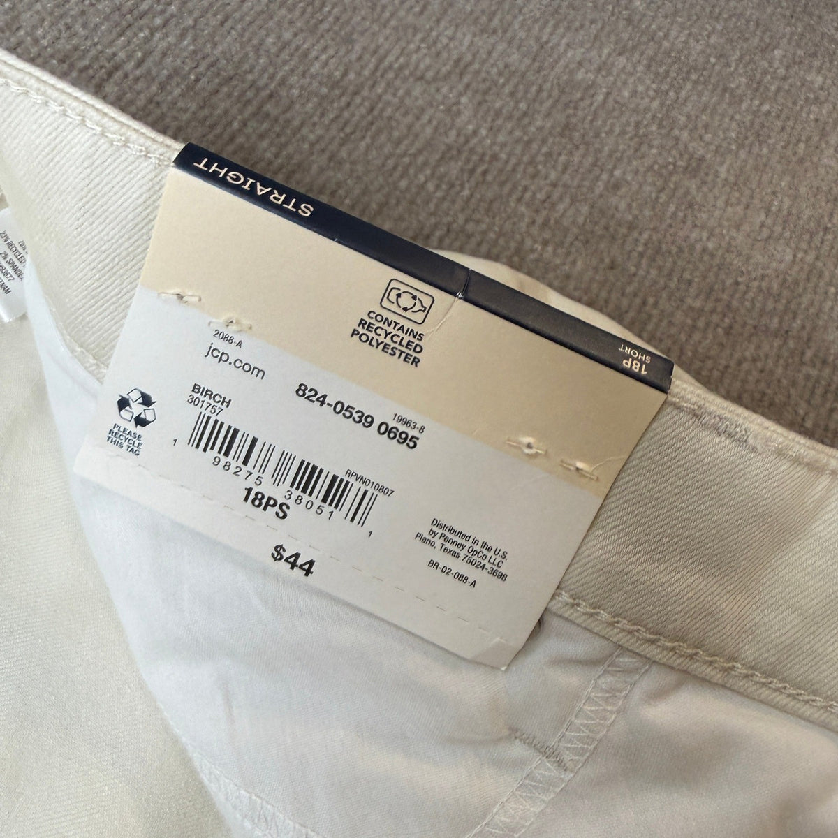 MSRP $44 St. John's Bay Womens 18P Short Birch Straight Leg Jeans Mid Rise