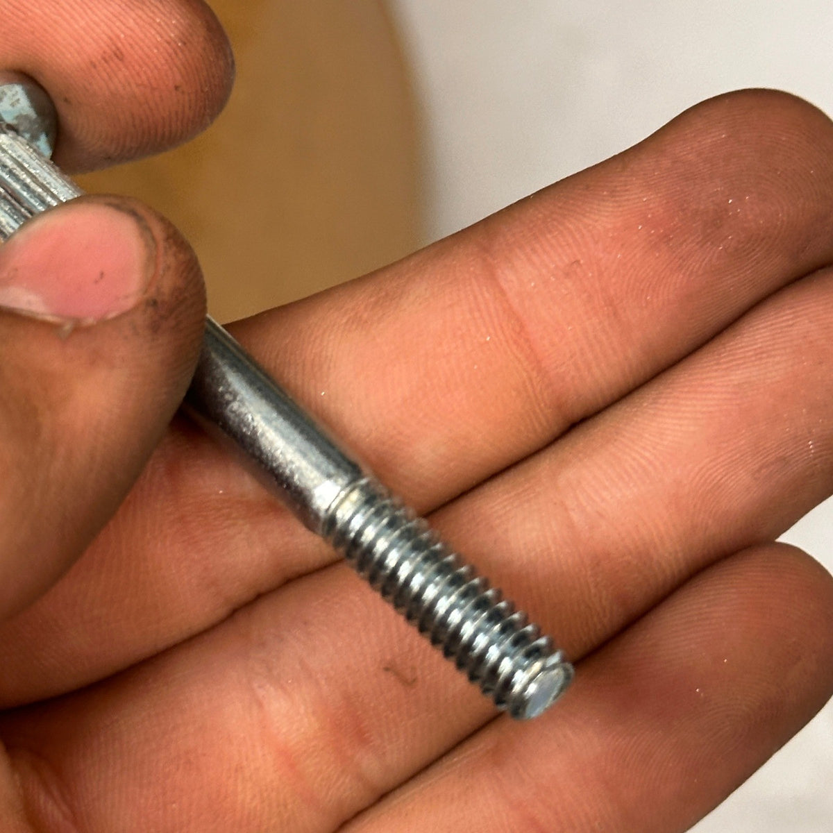 Pack of 500 Perine Danforth 1/4-20 x 2 1/2 Ribbed Neck Carriage Screws Zinc