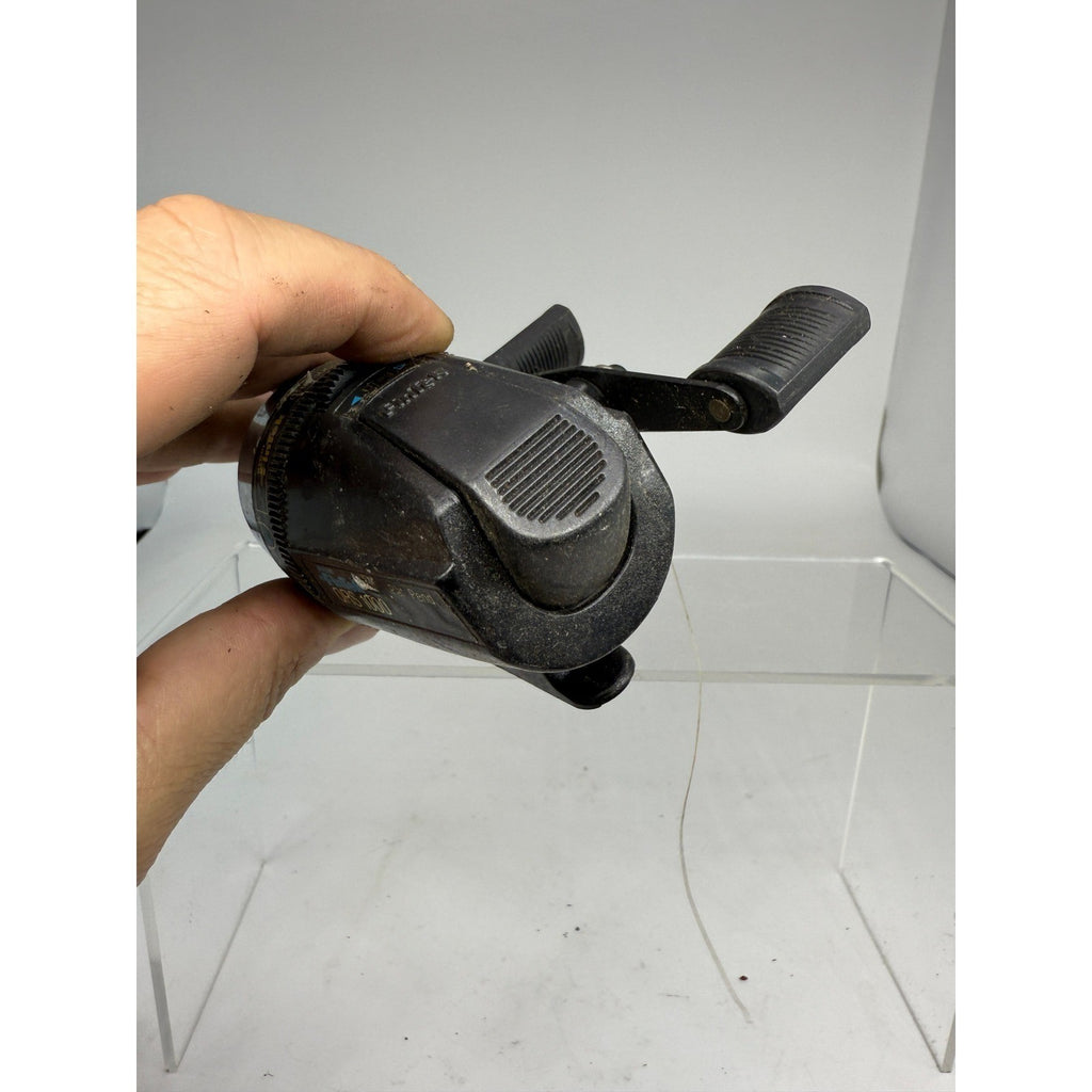 Lot of 2 Vtg FinTek QRS 1000 & Jorgensen CUB Spincast Fishing Reels