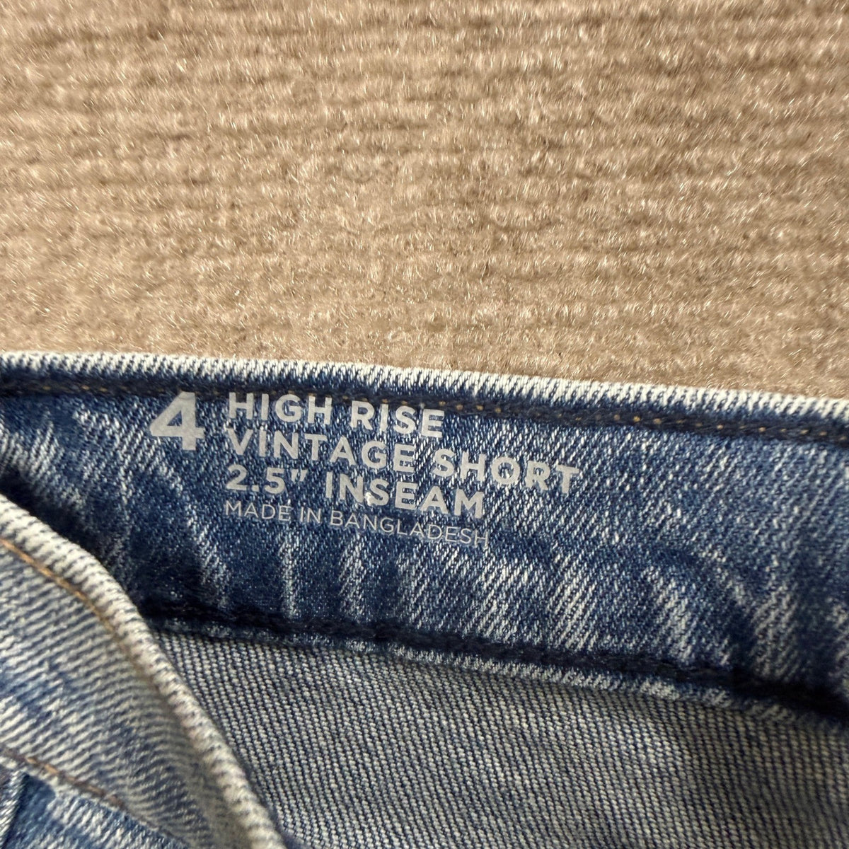 MSRP $38 Arizona Jean Co Womens 4 High Rise Vintage Denim Shorts 2 1/2 Inseam
