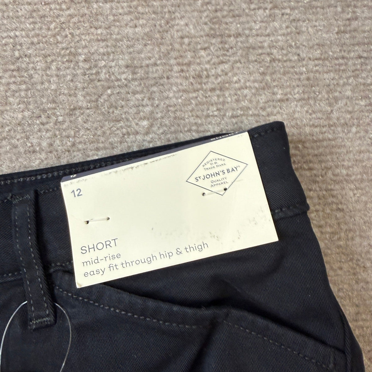 MSRP $32 St. John's Bay Womens 12 Black 7" Mid Rise Easy Fit Shorts