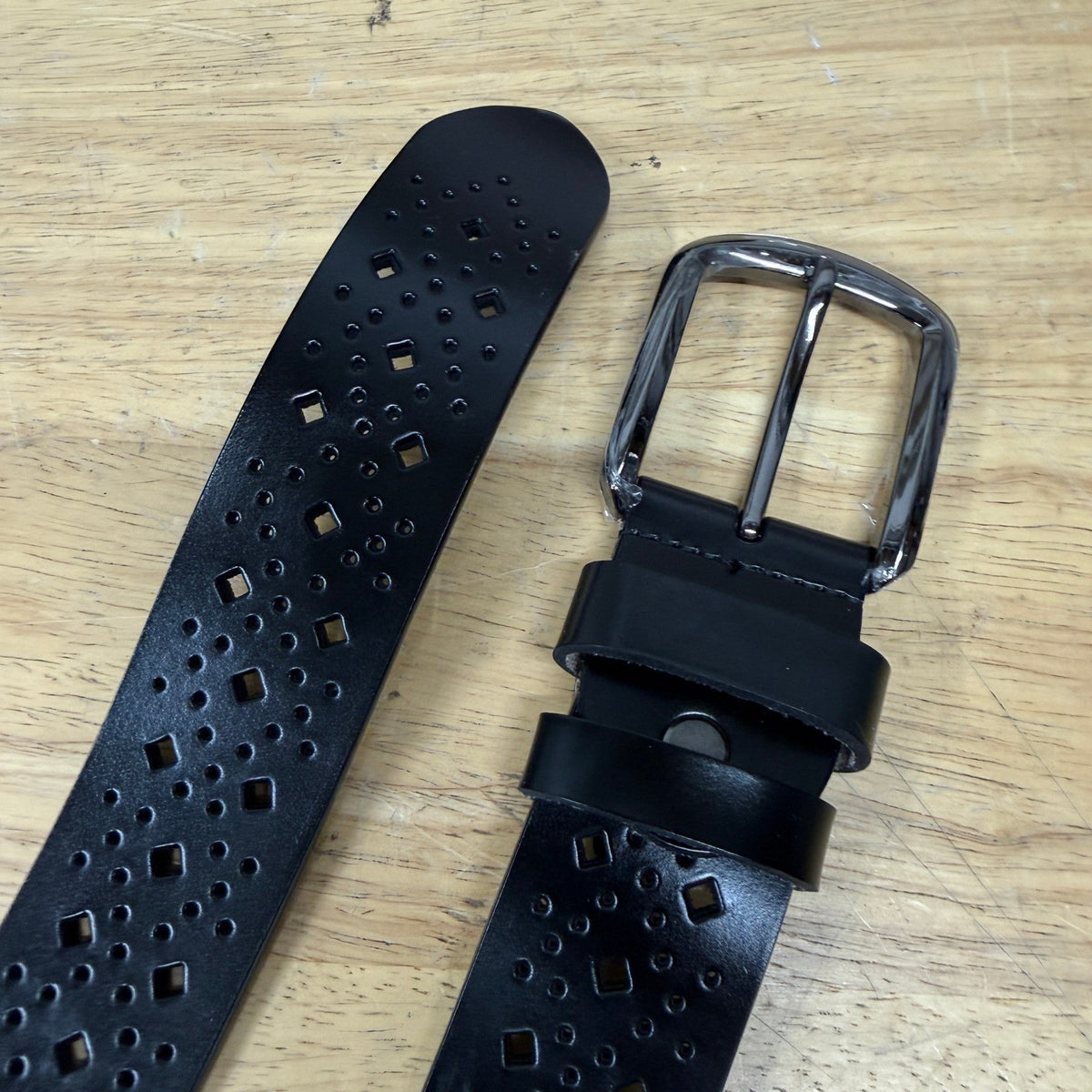 MSRP $18 VONSELY Women's 1.5" Wide Black Hollow Leather Belts Soft with Pin Buck