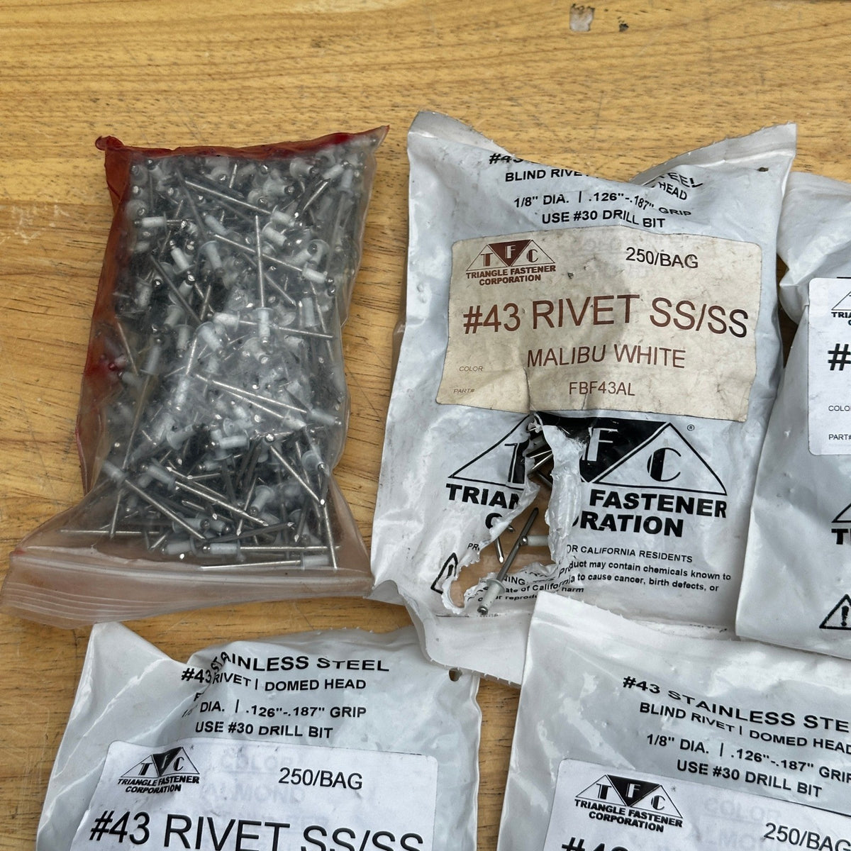 Pack of 1000 Triangle Fastener #43 FBF43AL Malibu White Blind Rivet 1/8"