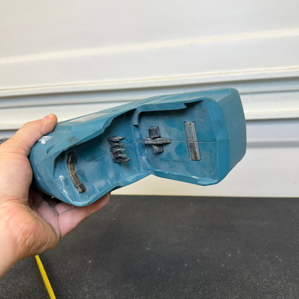 Makita DX06 Dust Extractor Attachment with HEPA Filter Cleaning Mechanism