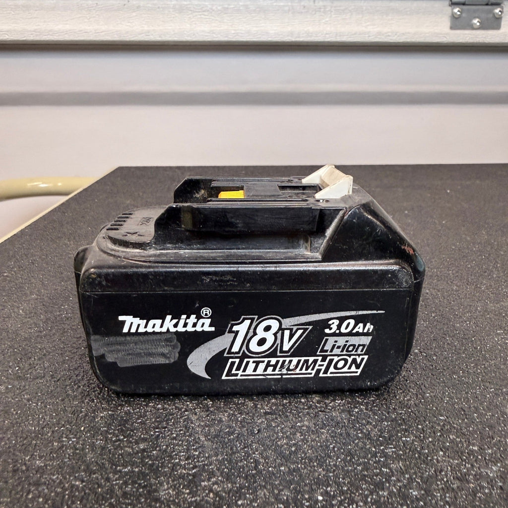 Makita BL1830 18V LXT Rechargeable Li‑Ion 3.0Ah Battery