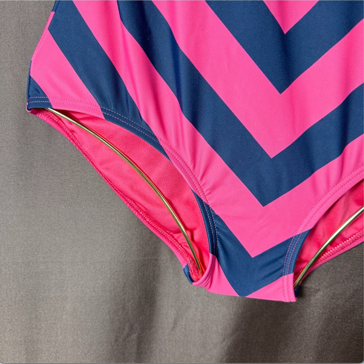 Lands' End Women's 6 Petite One Piece Scoop Neck Softcup Tugless Swimsuit Pink