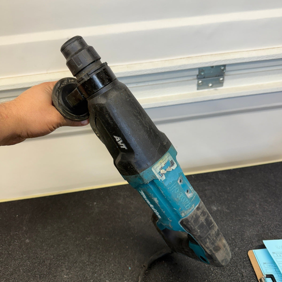 Makita HR2621 1" AVT SDS Plus Rotary Hammer Drill 8 Amp Corded