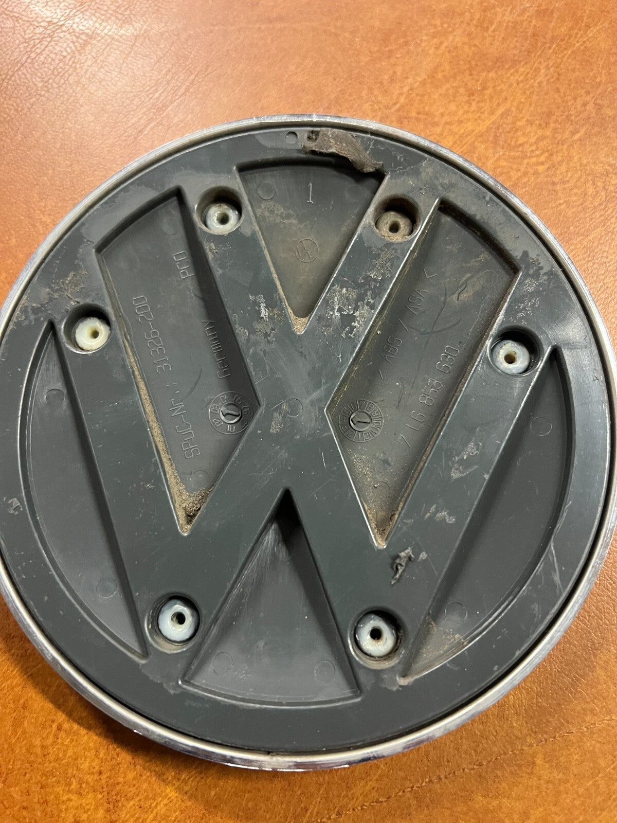 VW Volkswagen Touareg 2004 Rear Hatch Center Emblem OEM